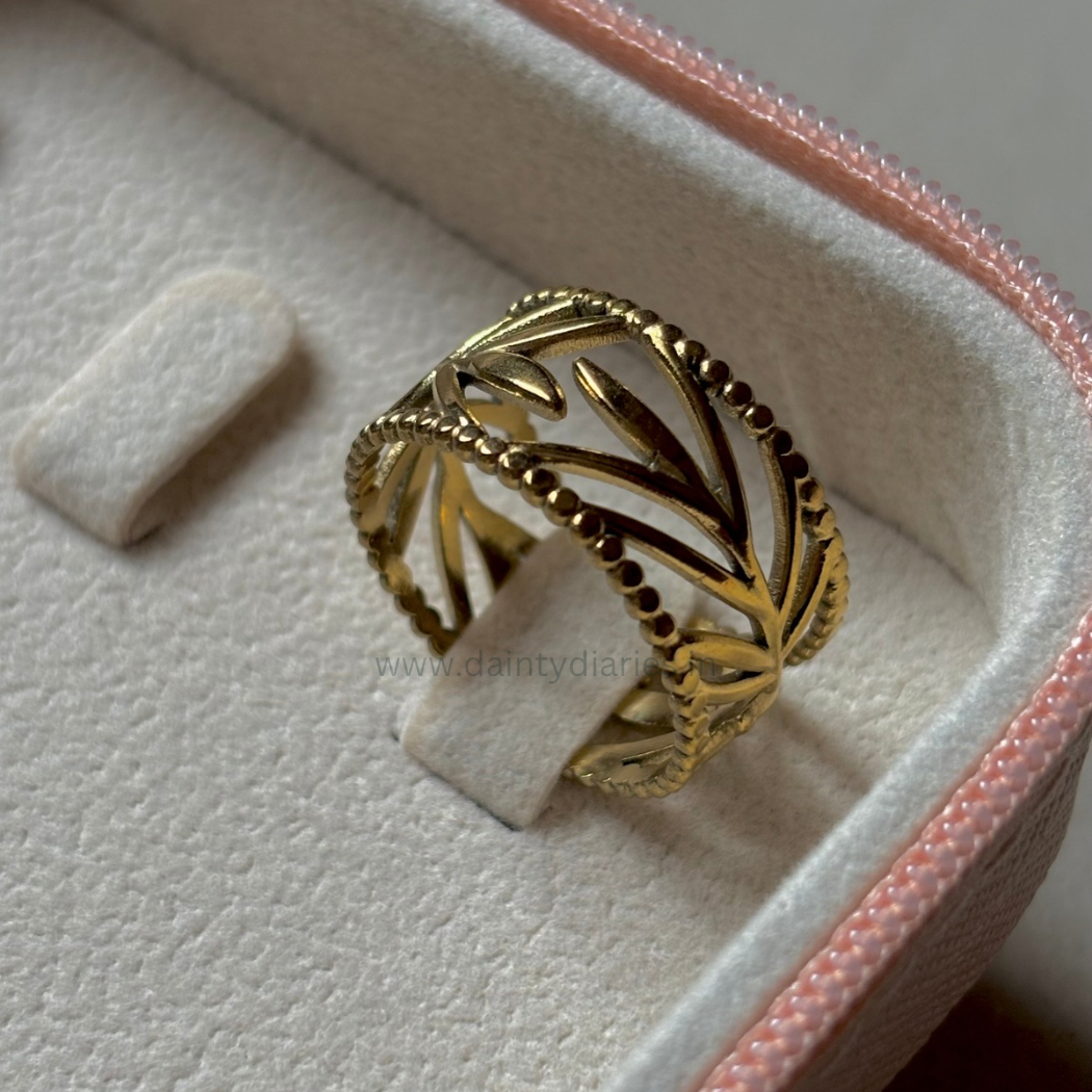 Lia Ring (Adjustable size)